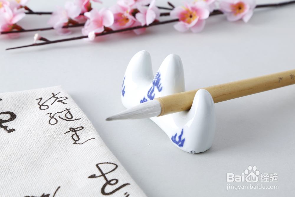 书法初学者适合纯毫毛笔还是兼毫毛笔？