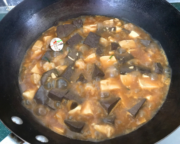 虾仁鸭血豆腐煲