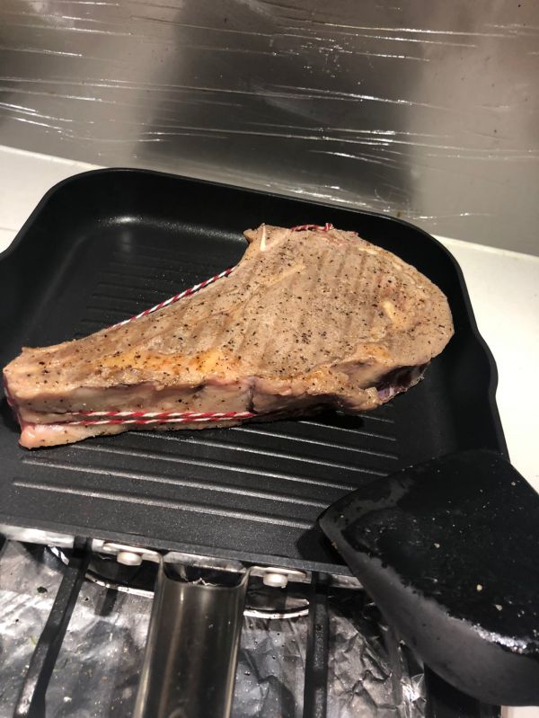 战斧牛排佐奶油蘑菇泥