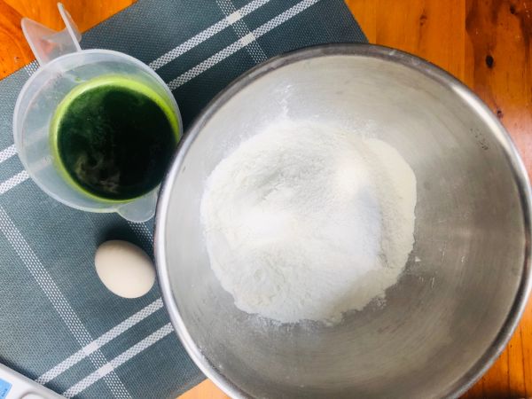 菠菜鸡蛋手擀面