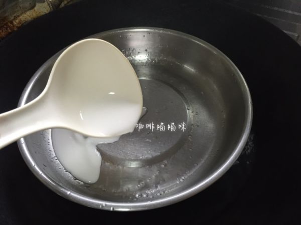 猪肉鸡蛋拉肠粉