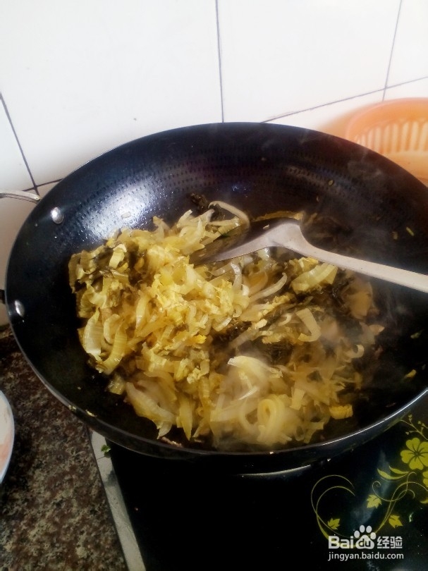 怎样做酸菜炒五花肉