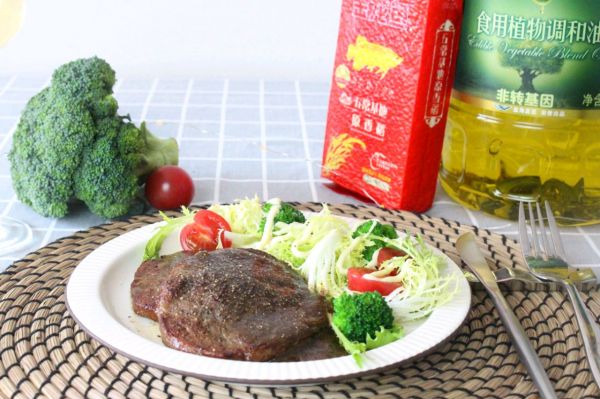 黑胡椒嫩煎牛排