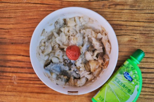 咸蛋黄酸梅鳕鱼三明治