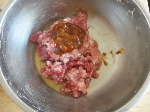 榨菜笋丁鲜肉饼