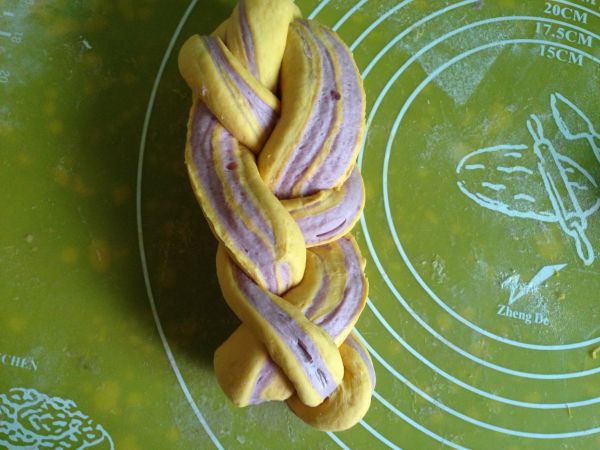 南瓜紫薯双色土司