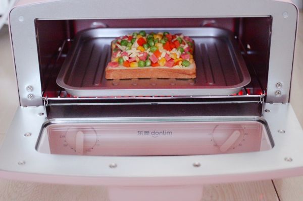 田园时蔬吐司披萨