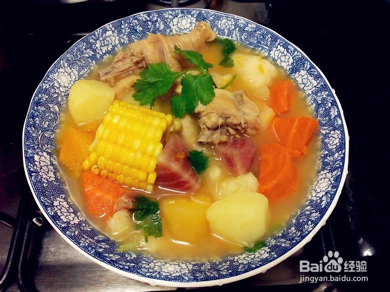 <b>好吃又营养－玉米、土豆、甜菜根老母鸡汤做法</b>