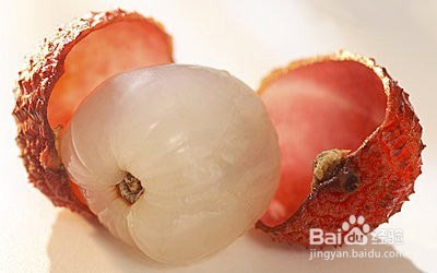 买荔枝时，如何挑选出新鲜优质的荔枝