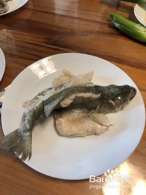 如何制作考究的清蒸鲈鱼 ？