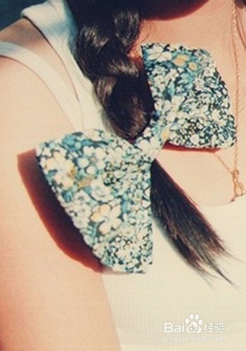 巧用蝴蝶结打造时尚亮眼发型