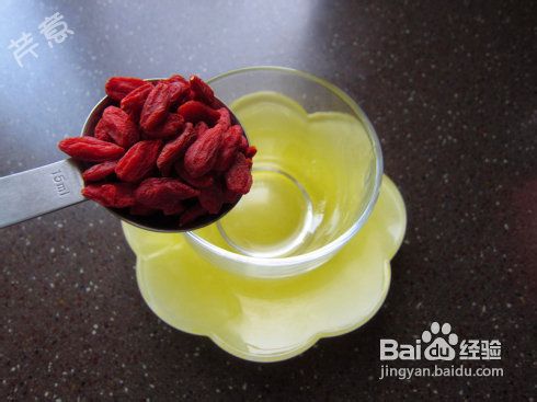 菊杞蜂蜜茶的做法