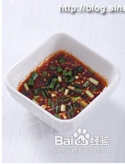 虽简单，但经典的快手面。【麻辣肉丝面】