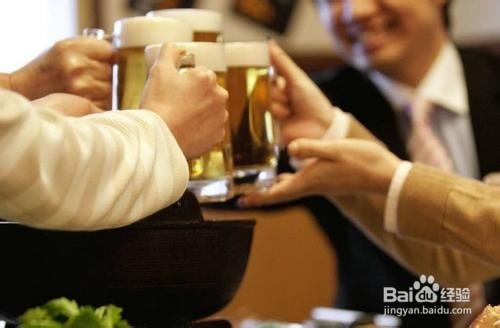 在喝酒的时候我们不能一同吃什么呢。