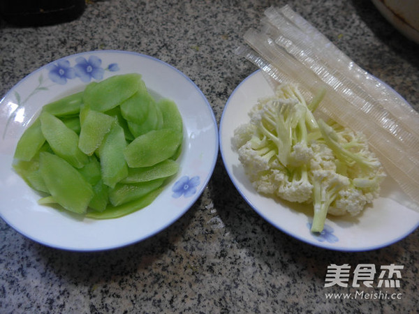 花菜粉皮煮莴笋