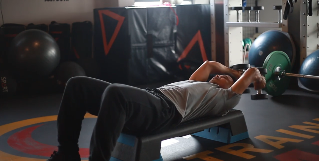 怎么让肱三头肌更紧致修长