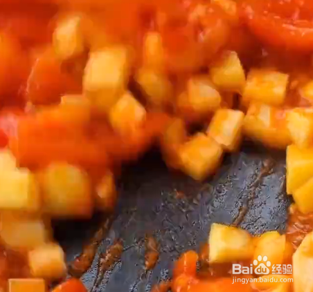 如何制作番茄土豆焖饭？