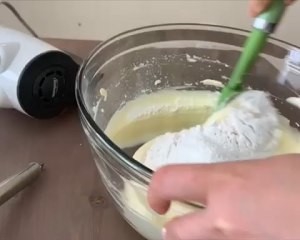 在家也能制作美味巧克力海绵蛋糕