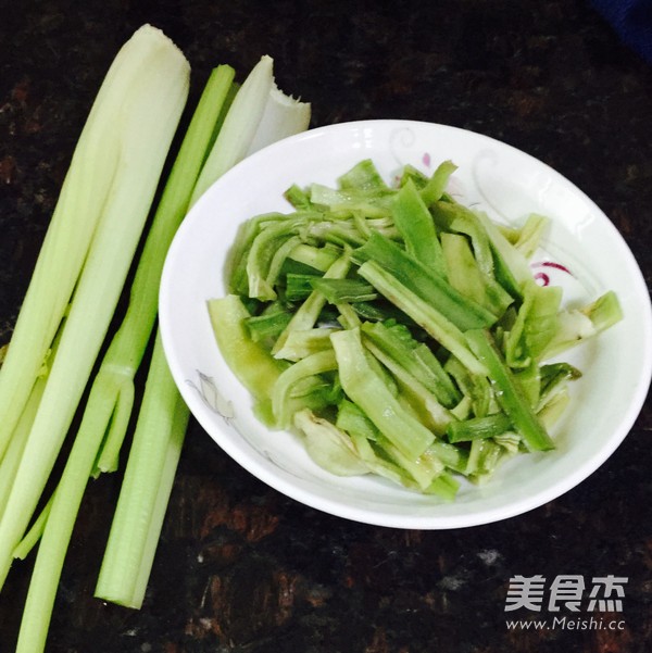 香芹鸡肉的做法