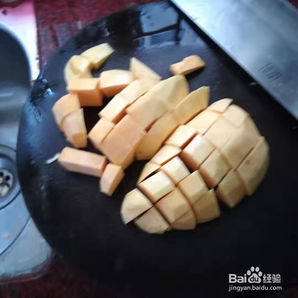 栗子黄番薯煲汤的方法