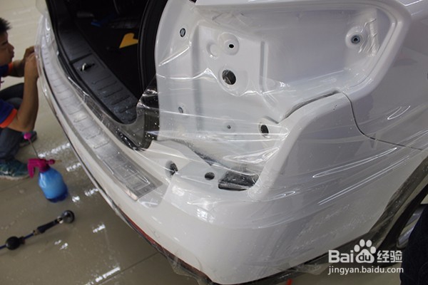 汽车犀牛皮保护膜是怎样覆盖到车漆面的