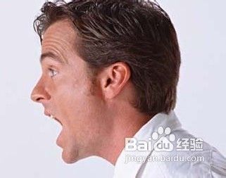 鼻孔内多了块肉