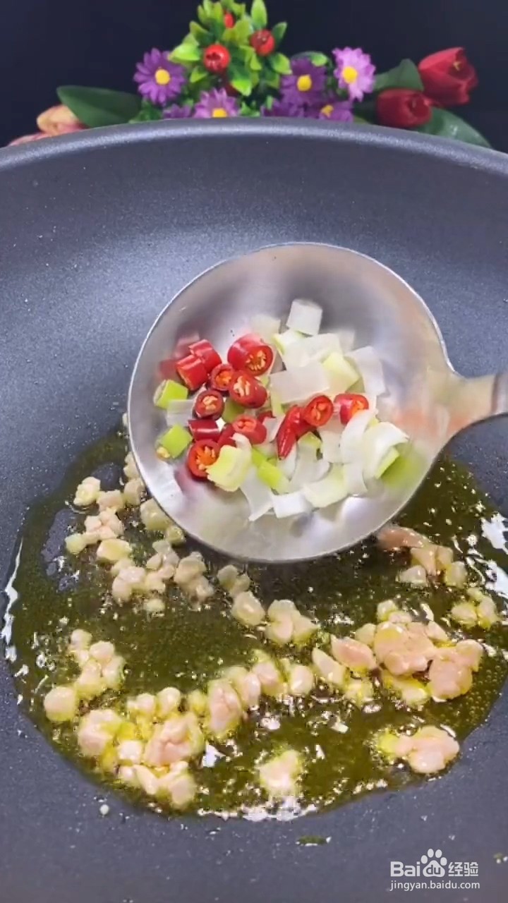 超级下饭的蒜台炒鸡蛋要怎样做