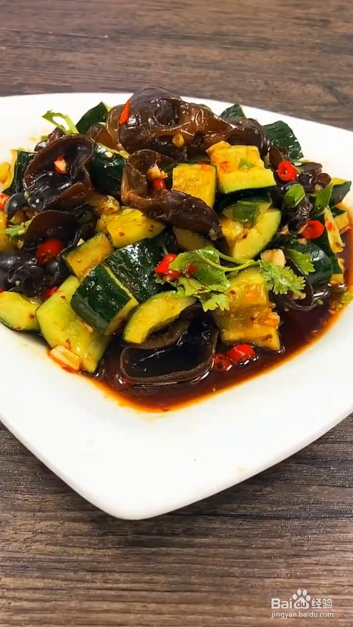 如何自制开胃爽口的家常凉菜拍黄瓜