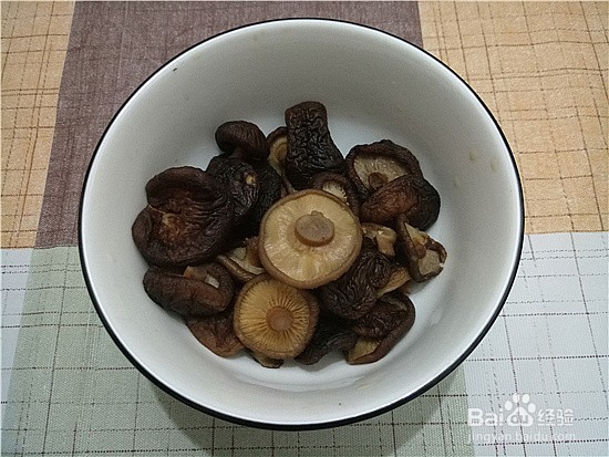 农家香菇炖鸡的做法