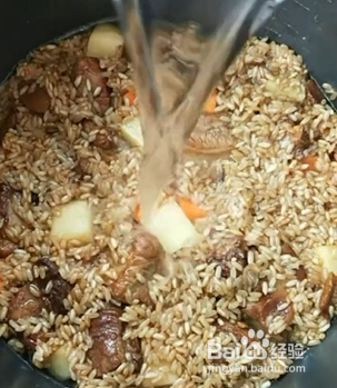 如何自制酱香排骨焖饭？