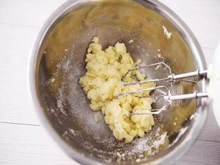 柠檬果冻蛋糕怎么做？