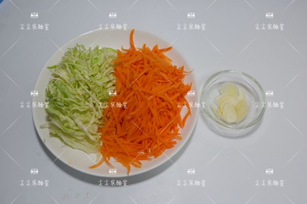 素炒包菜胡萝卜