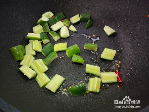 如何做酸辣黄瓜