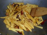 猪肉土豆炖粉条的具体做法