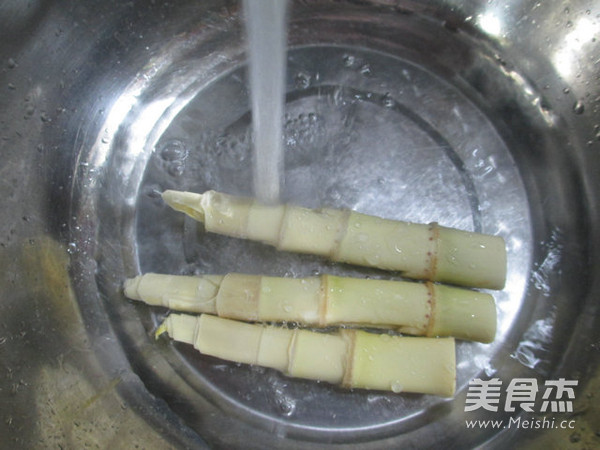 榨菜丝五花肉炒鞭笋