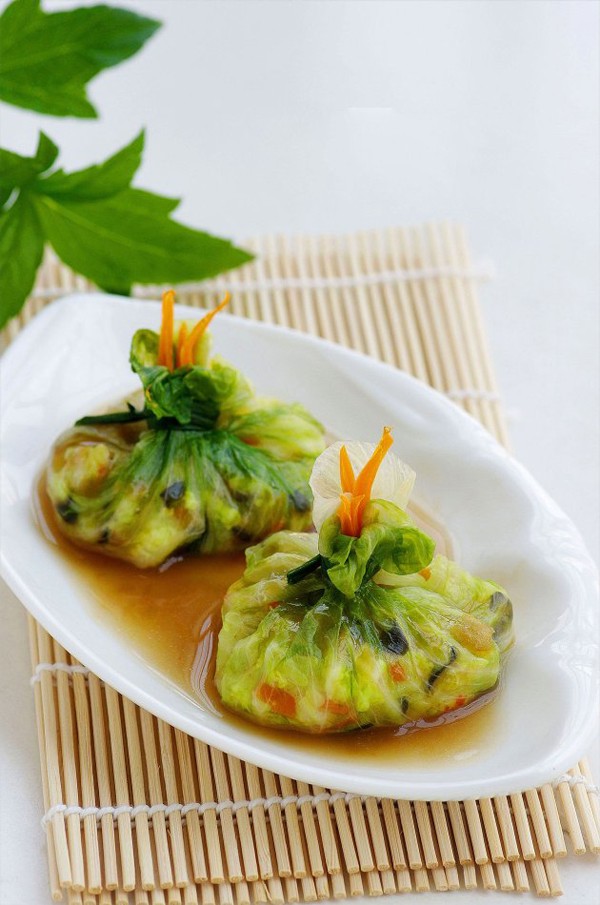 圆白菜裹虾肉末