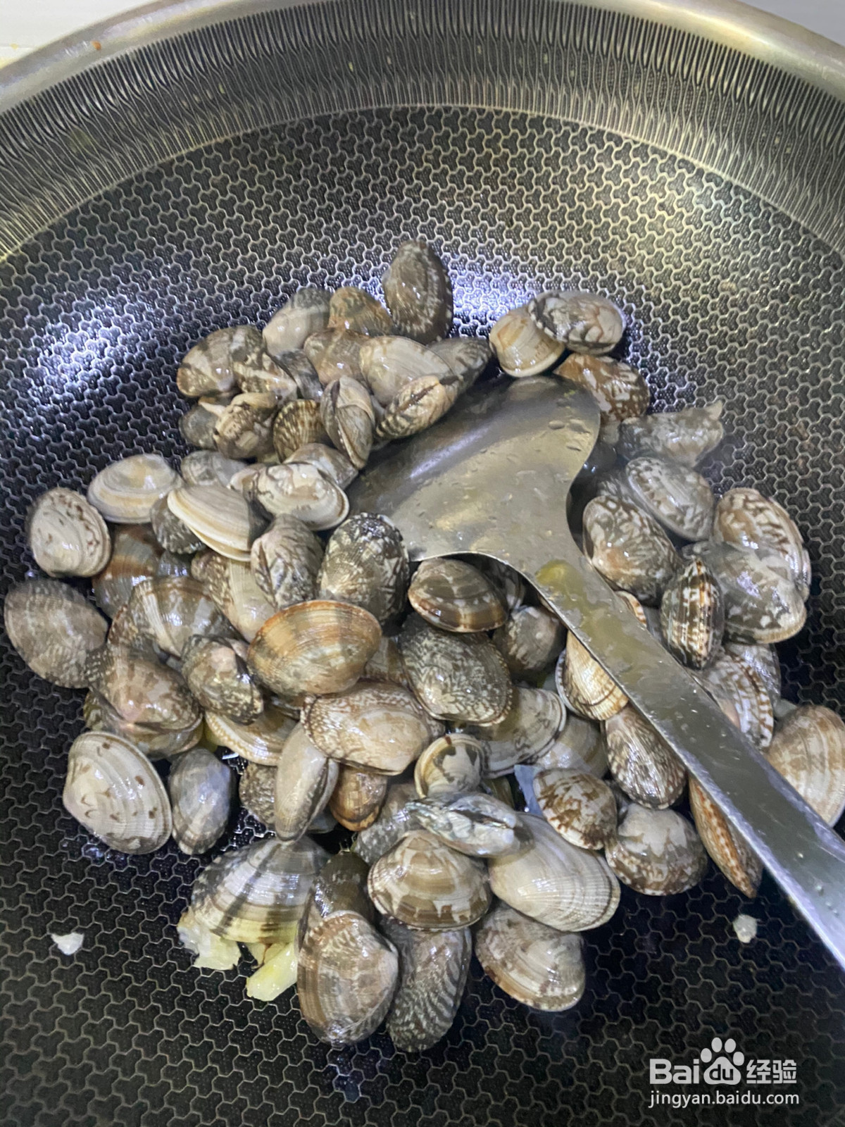 爆炒花甲不要加一滴水的做法