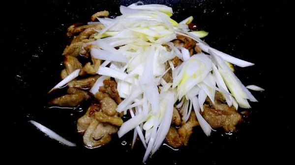 酱酱葱白过油鸭