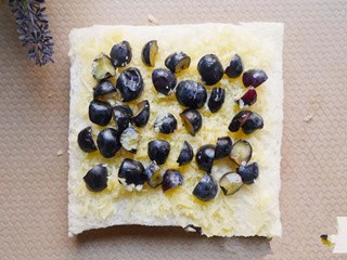 蓝莓奶酪爆浆吐司怎么做?