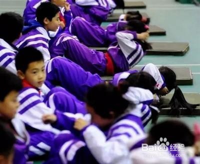 父母该了解,做仰卧起坐会致瘫