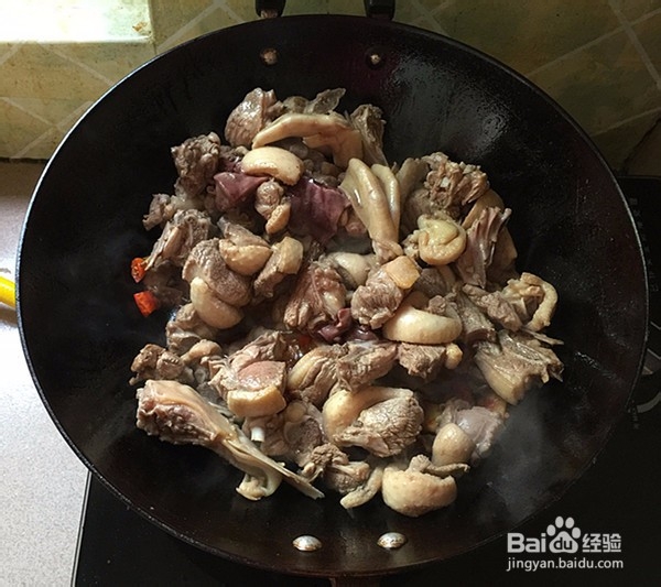 如何做出好吃的砂锅鸭肉煲