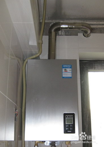 燃气热水器排烟管过入户阳台如何处理