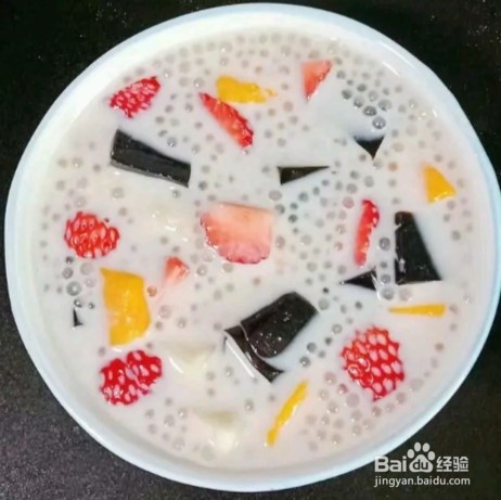 制作好喝的水果仙草西米露