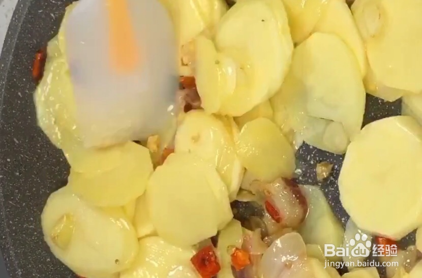 如何做美味好吃的肉丝土豆片?