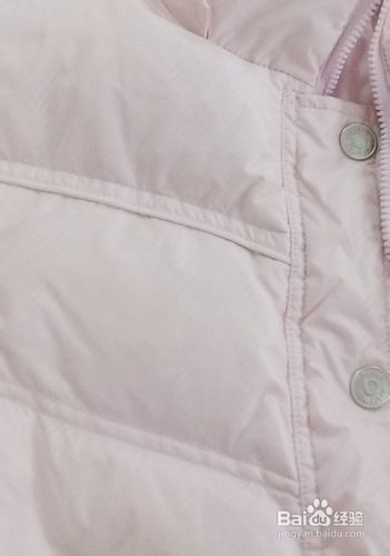 羽绒服上的油渍怎么洗?干衣预涂法轻松搞定!