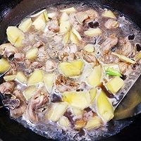鸡腿肉炖土豆的家常做法