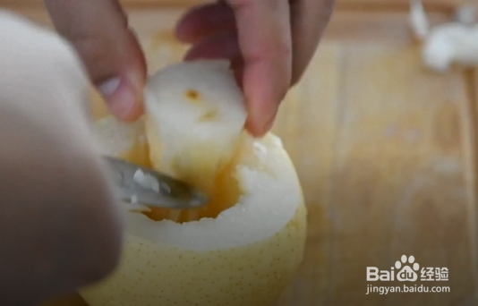 冰糖炖雪梨的做法?