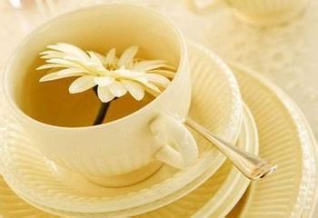 用茶叶烹煮火锅汤底可以降火保健