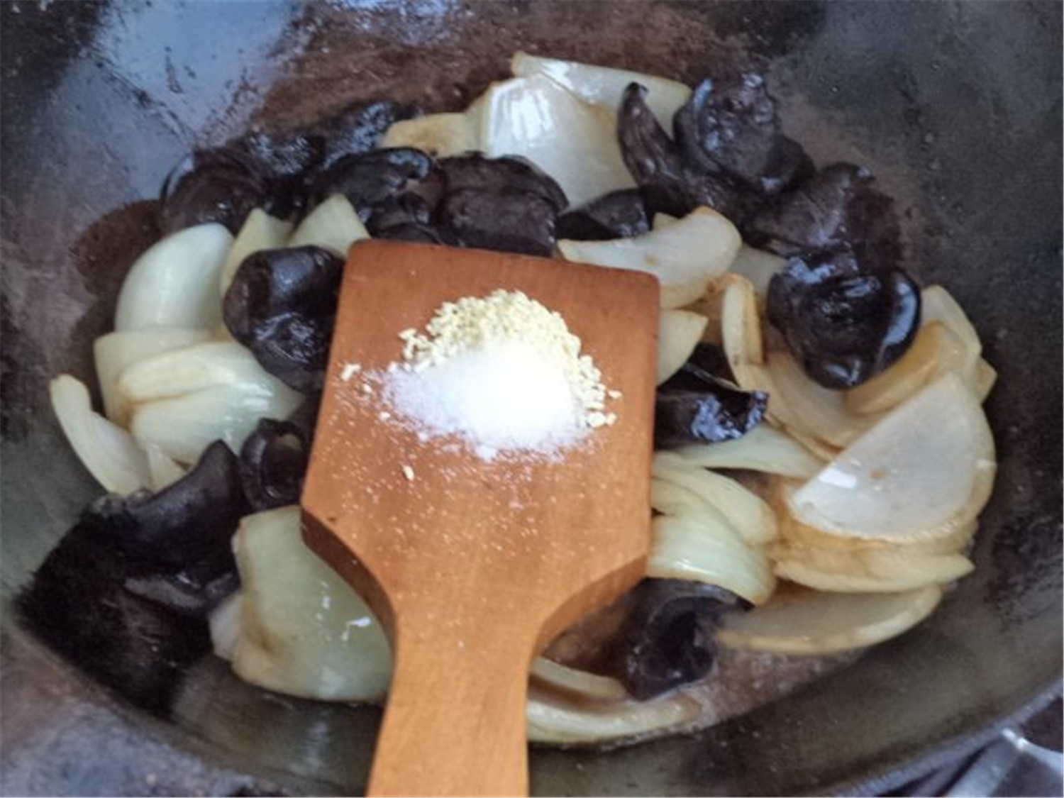 海参能和洋葱一起吃吗