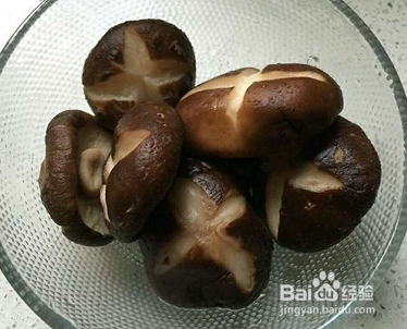 一看就流口水的香菇竹荪老鸡汤